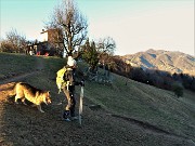 71 Dai Prati Parini ben imbacuccati scendiamo in ombra a Cler